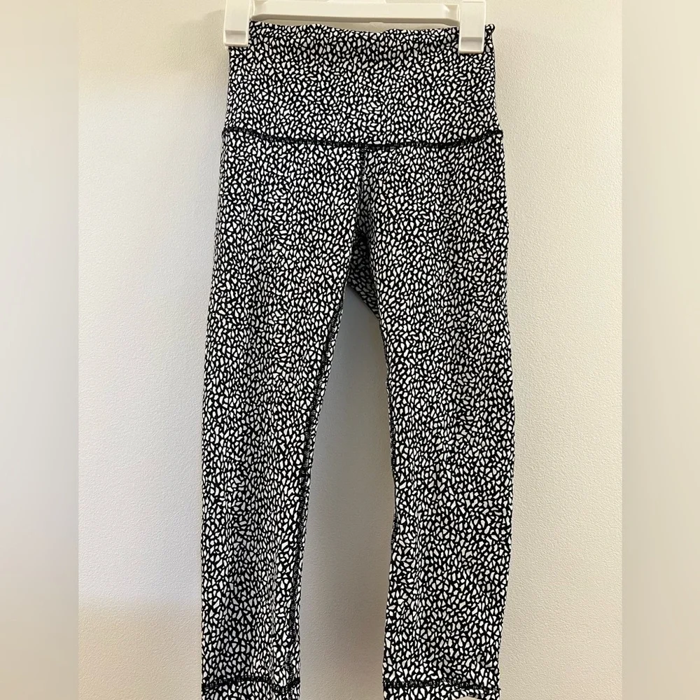 Lululemon Wunder Under Crop (Hi-Rise): Miss Mosaic e1.